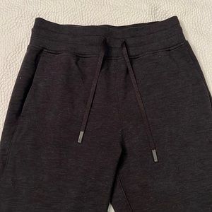Lululemon joggers size 4